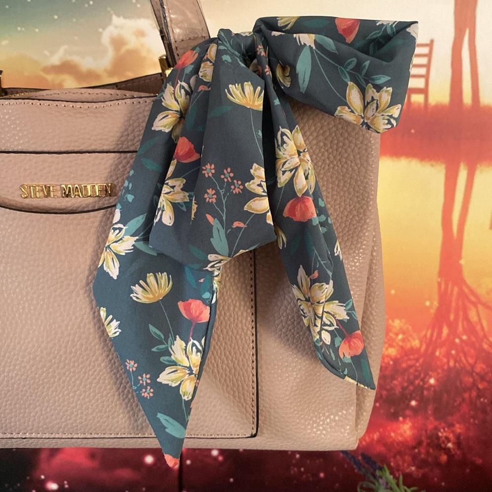 Steve Madden BParker Bag w/Scarf - Picture 4 of 12